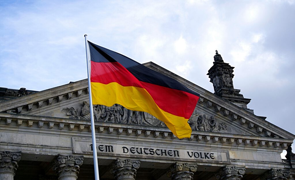 Edificio con bandera de alemania